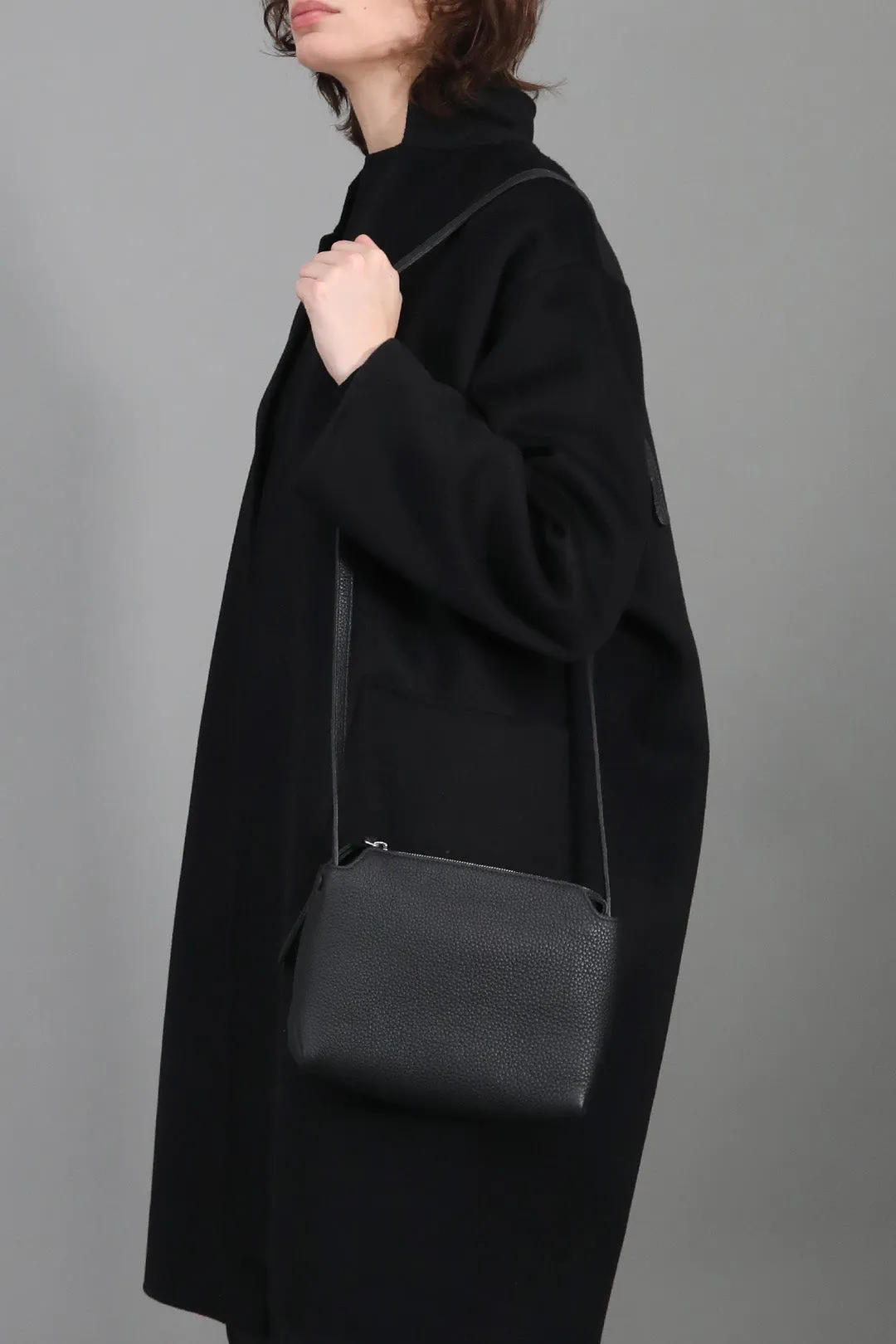 BRIDGET ITALIAN WOVEN CROSSBODY BAG IN BLACK
