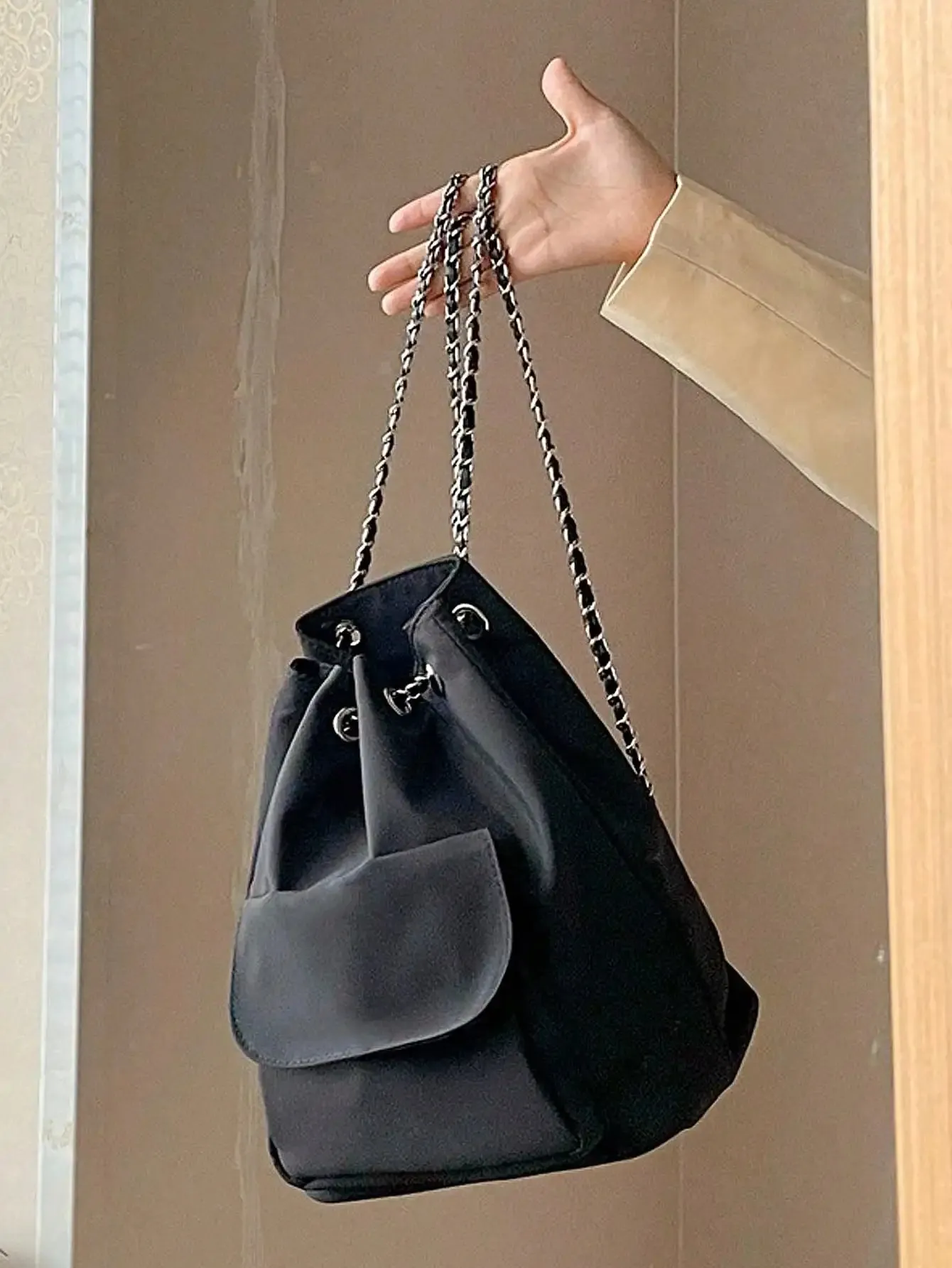 casual silk black chain bucket bag Korean version drawstring large capacity commuting backpack