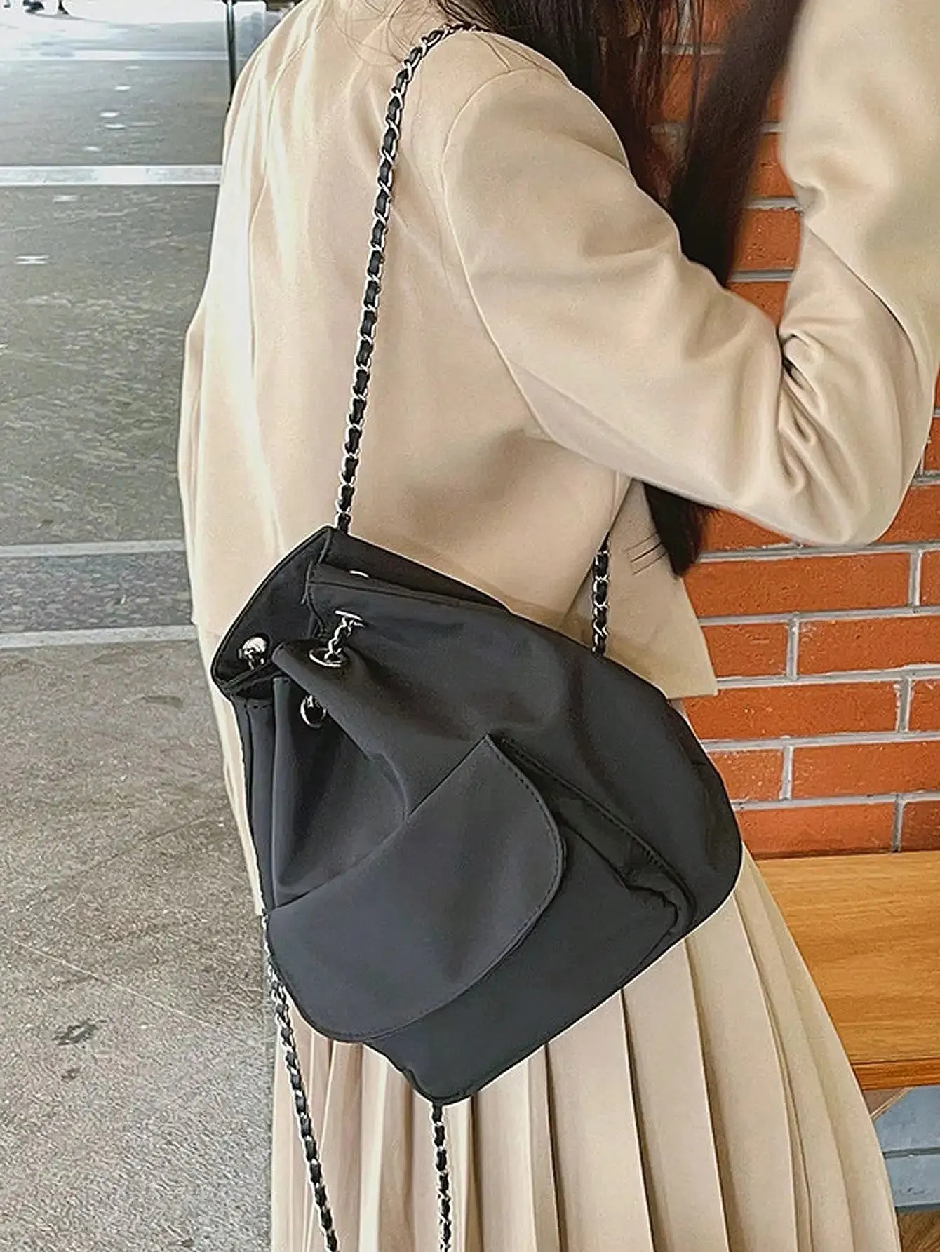 casual silk black chain bucket bag Korean version drawstring large capacity commuting backpack