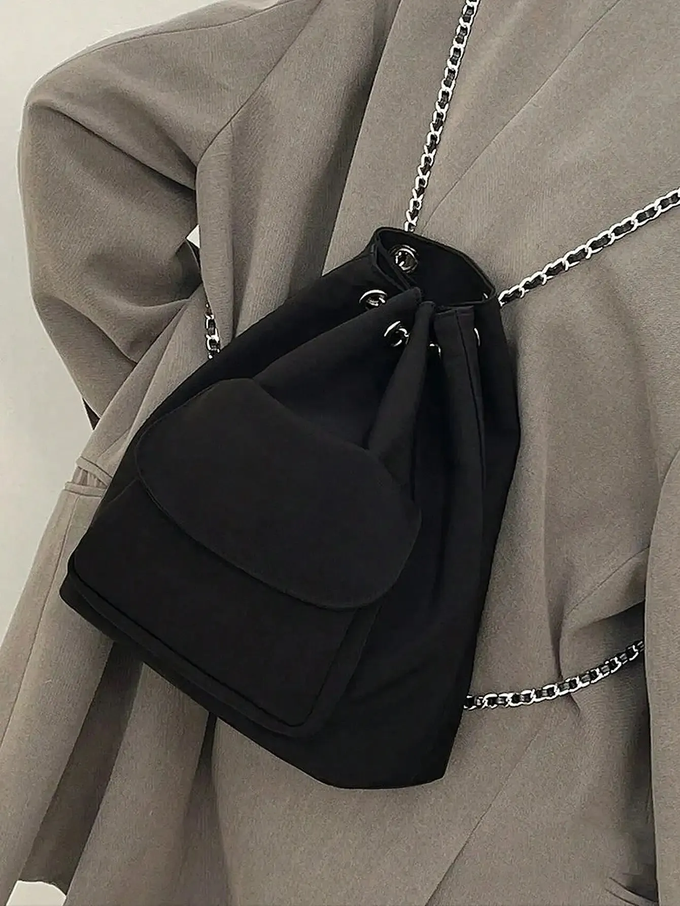 casual silk black chain bucket bag Korean version drawstring large capacity commuting backpack
