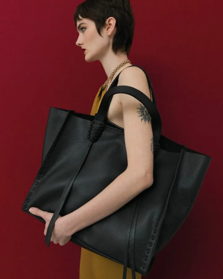 Tote 23 Grained Leather Black